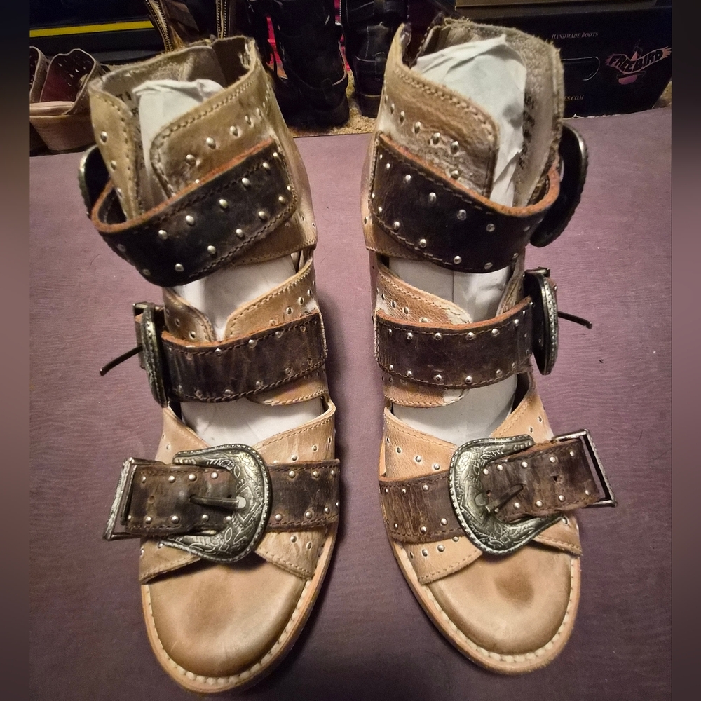 Freebird Violet Sandals, Tan Multi, Size 9